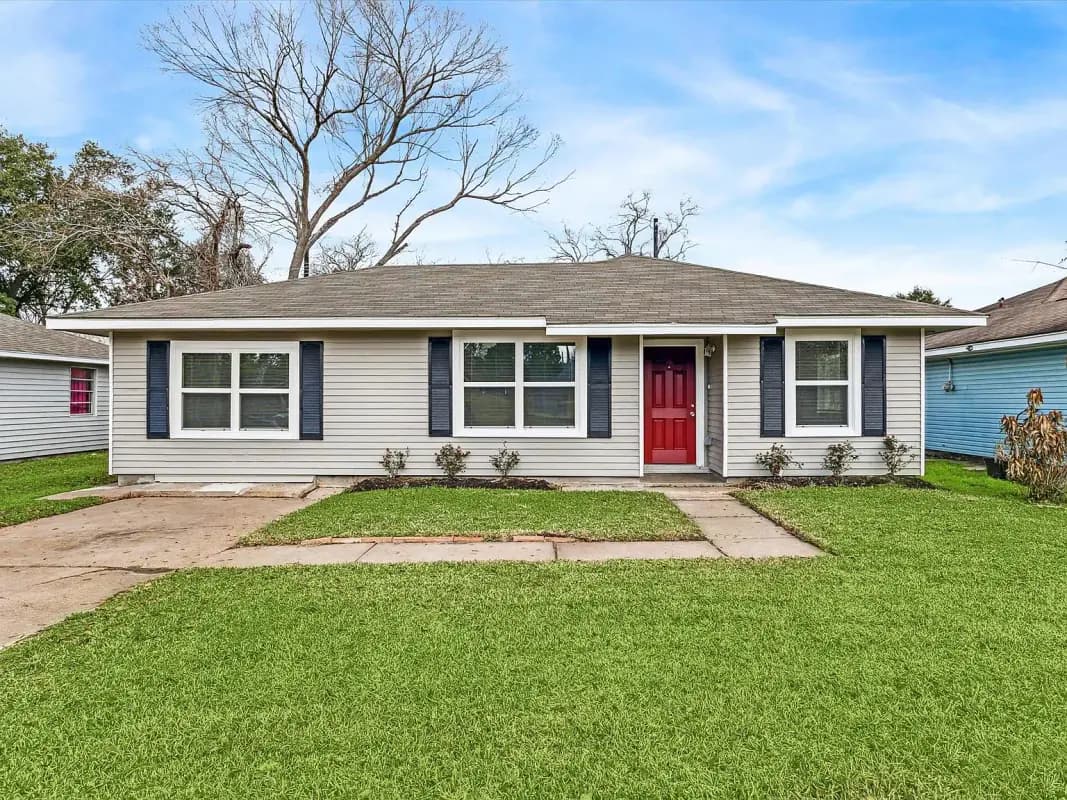 4821 Maple Ave